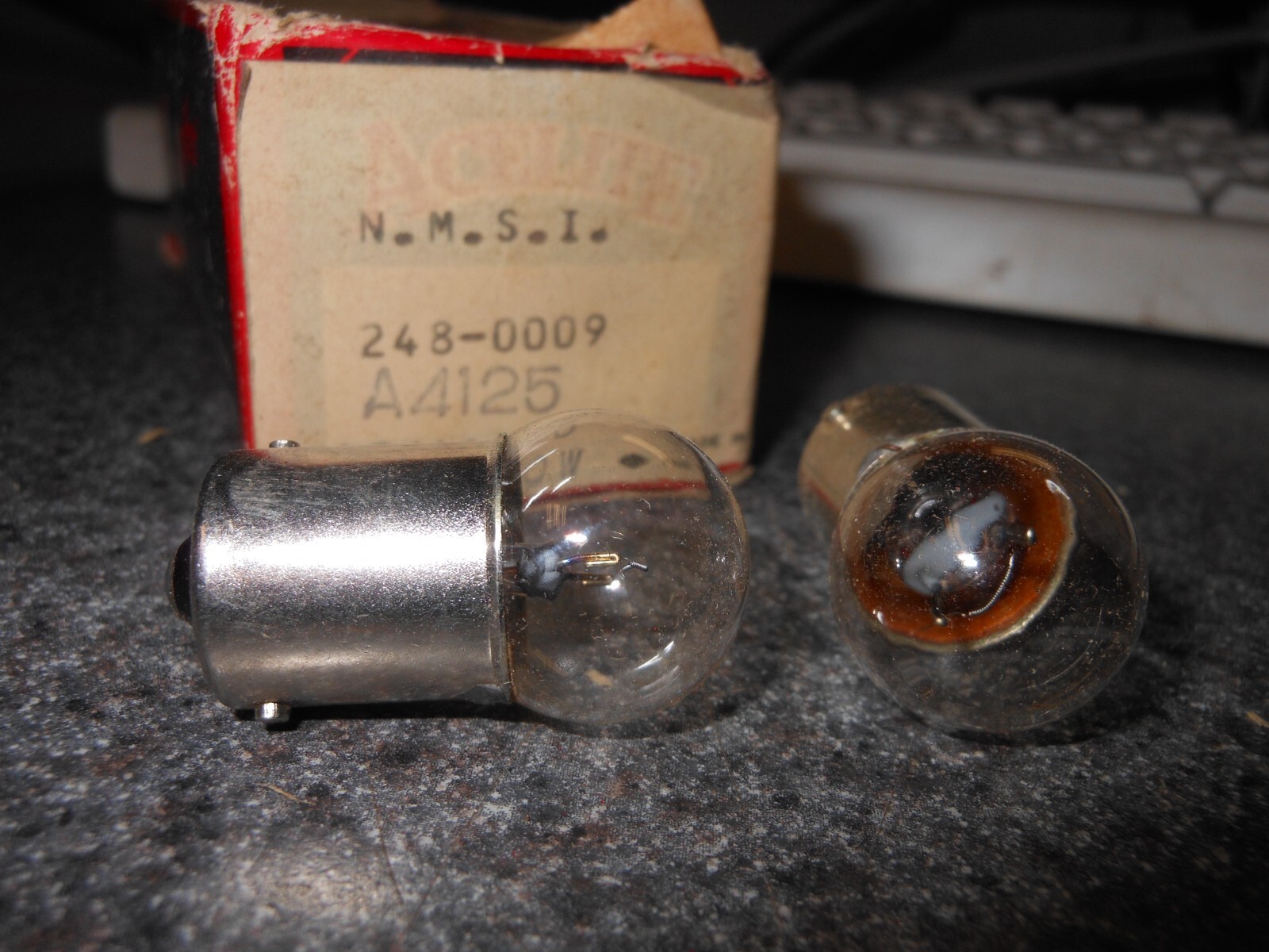 NOS Acelite 12V/10W Single Filament Bulb Made In Japan A4125 248-0009 QTY2 NOS Acelite 12V/10W Single Filament Bulb Made In Japan A4125 248-0009 QTY2