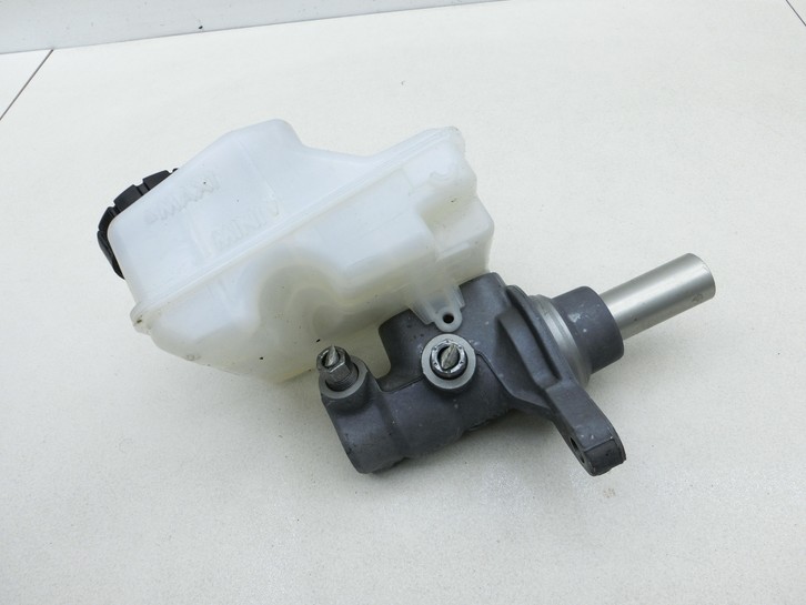Smart EQ ForFour 453 19-24 Hauptbremszylinder Bremszylinder Smart EQ ForFour 453 19-24 05.11.2021 A4534300001 gebraucht Vorschau 3
