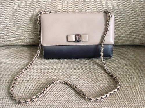 SALE♪関税込【 FERRAGAMO】VARA ミニショルダーバック 財布付き $_12.JPG?set_id=880000500F