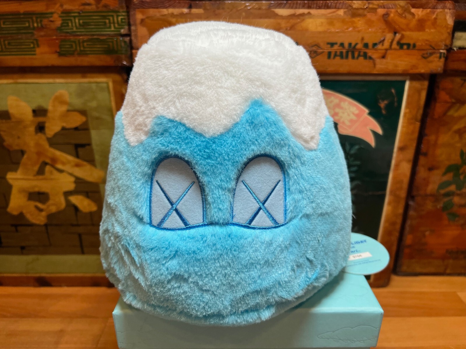 ぬいぐるみ KAWS HOLIDAYJAPAN 8 Mount Fuji PlushBLUE KAWS - Holiday JAPAN Mount Fuji Plush, 2019 – TOY TOKYO