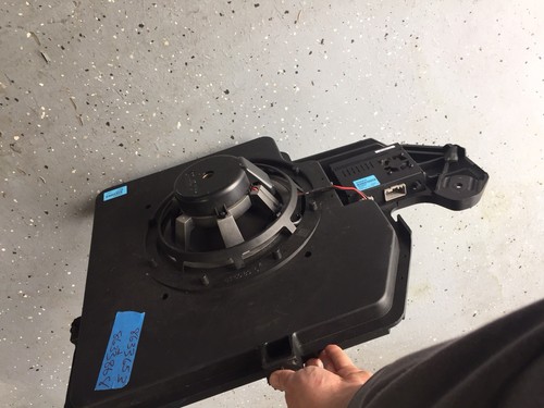 Volvo Subwoofer Enclosure 8633653 And Amplifier 8633868