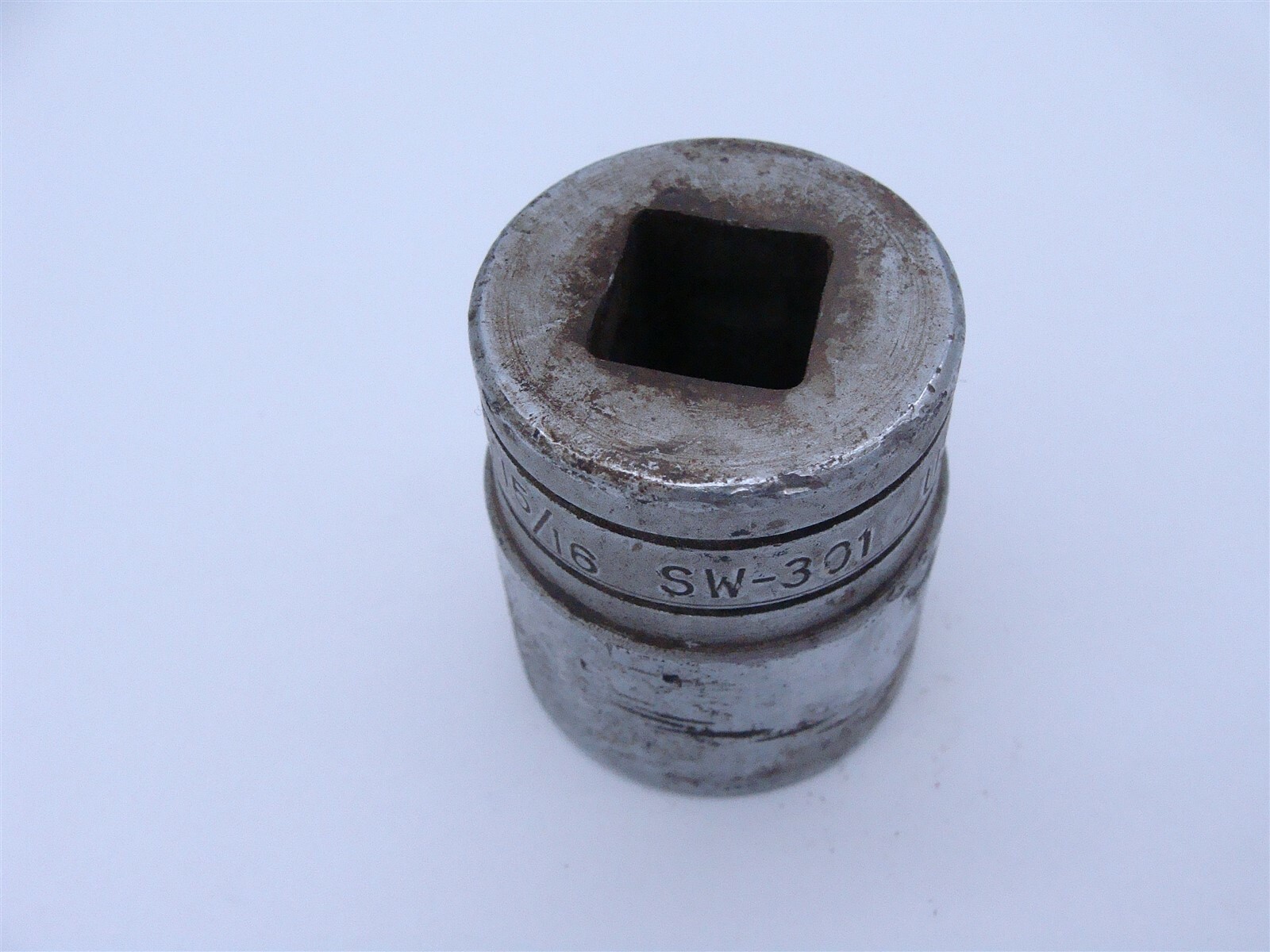 Snapon 1/2" Drive 12 Point 15/16" Shallow Flank Drive Socket Sw301