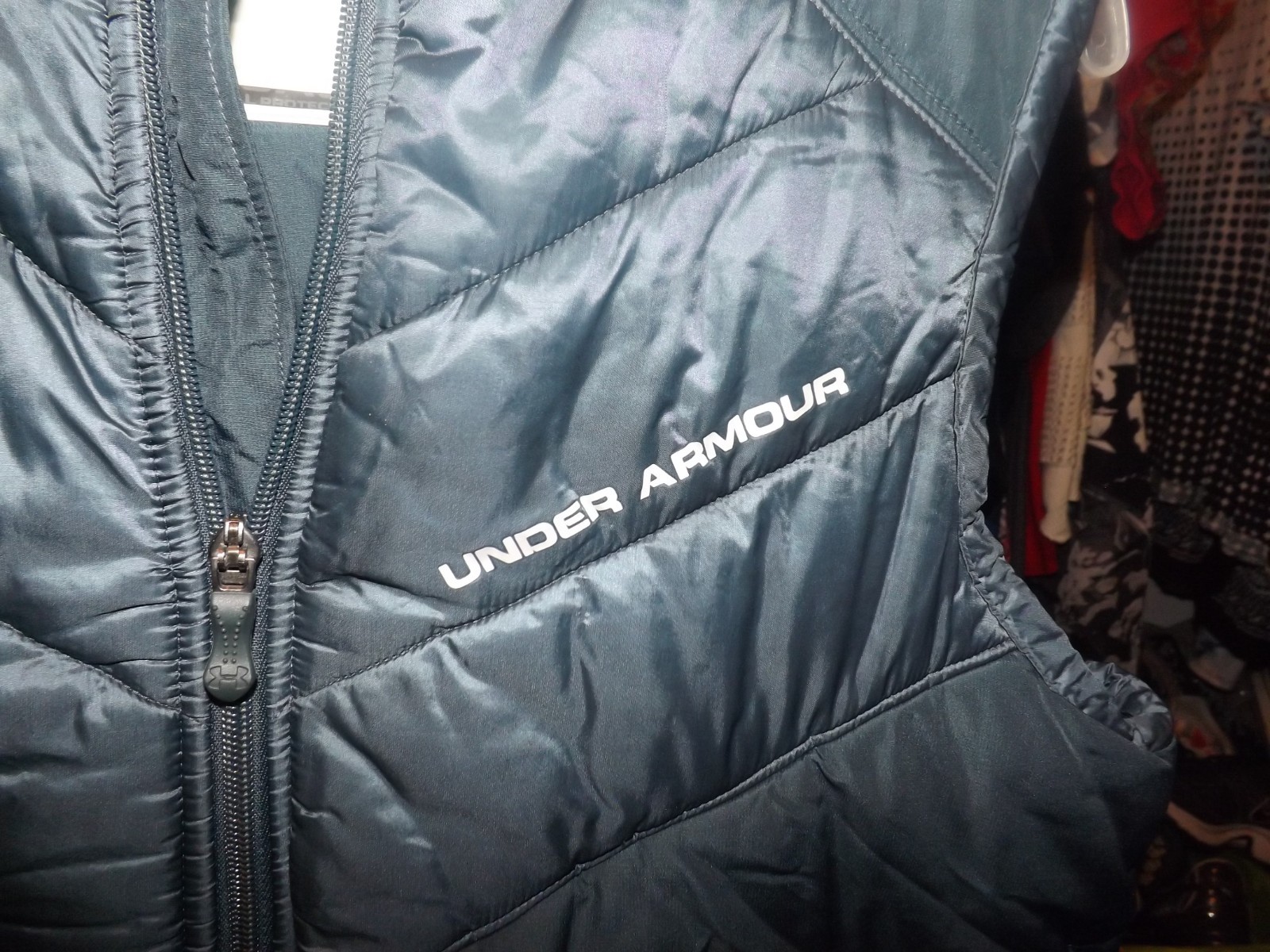 Under Armour size Large Youth green zip front puffer vest