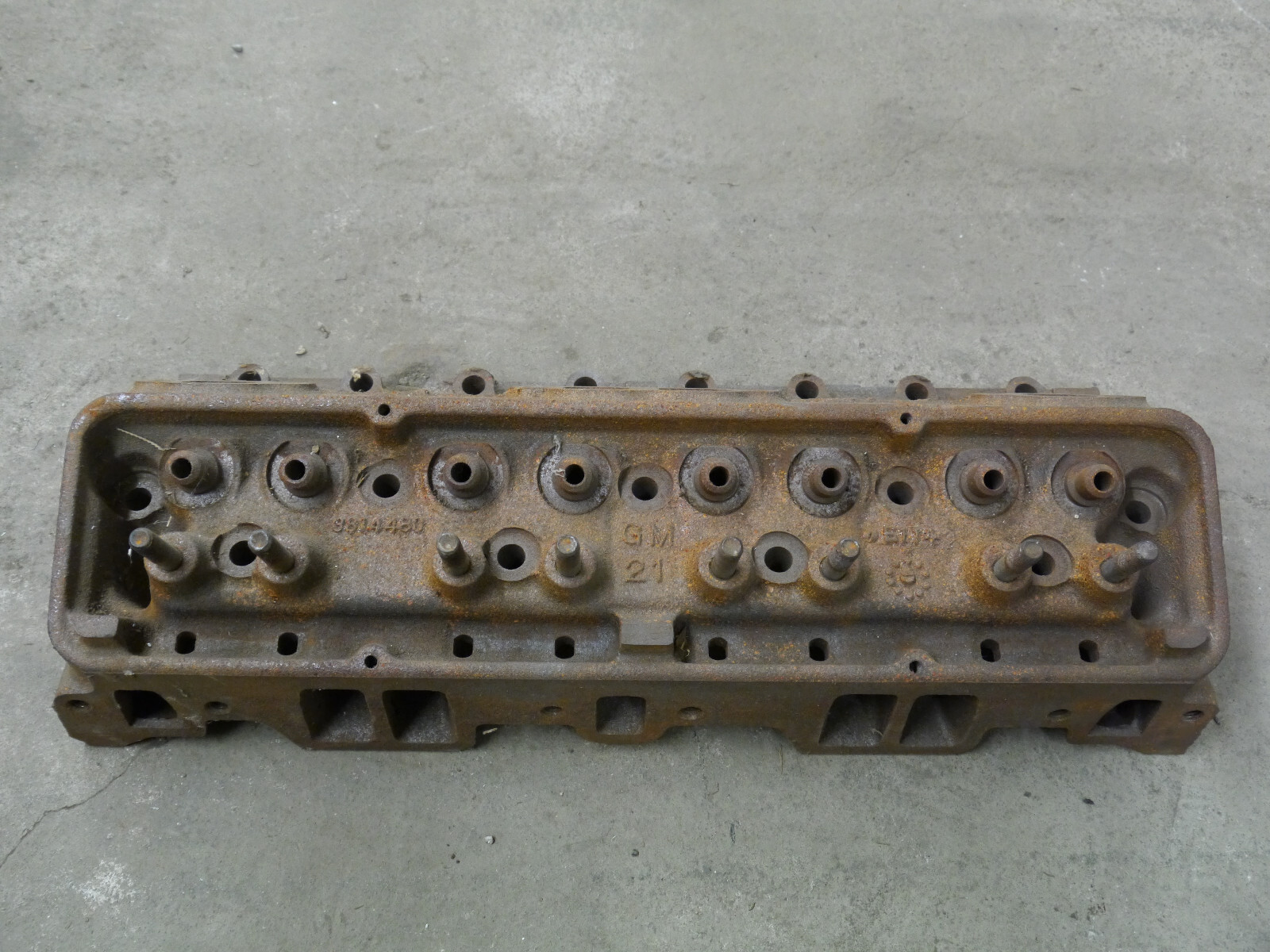 NOS CHEVY 283 V8 ENGINE HEAD 1962-1967 3814480 E124 CORVETTE NOS CHEVY 283 V8 ENGINE HEAD 1962-1967 3814480 E124 CORVETTE