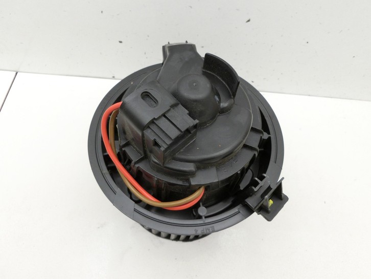 Dacia Duster I HS 13-18 Gebläsemotor Lüftermotor Heizungsgebläse Dacia Duster I HS 13-18 25.10.2016 272100975R gebraucht Bild 2