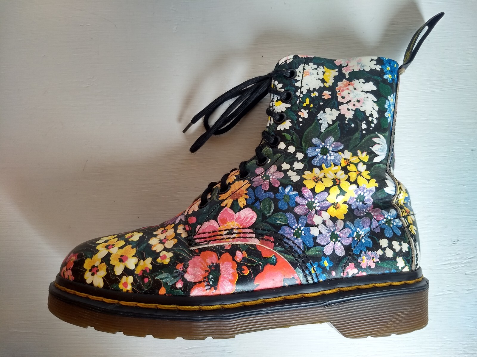 14 DR. MARTENS BLACK FLORAL BOOTS MADE IN ENGLAND RARE 14 DR. MARTENS BLACK FLORAL BOOTS MADE IN ENGLAND RARE