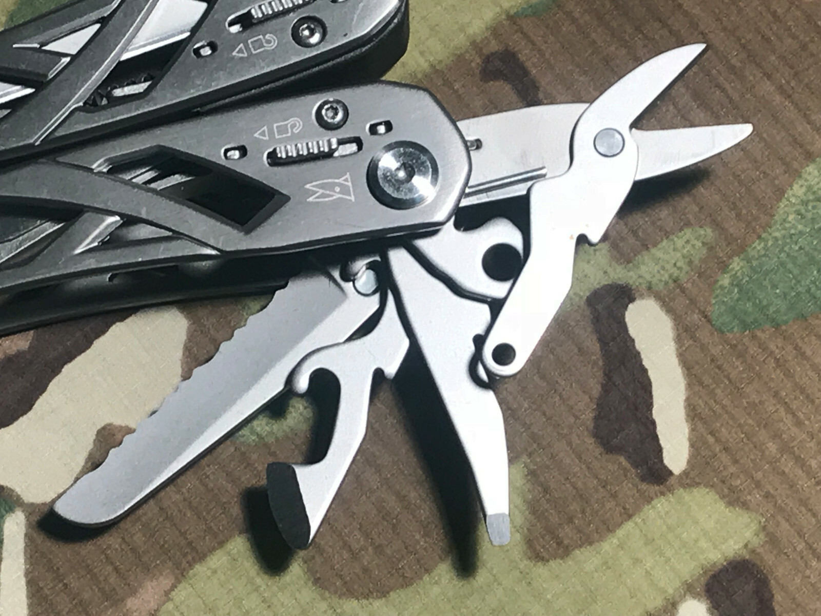 Gerber Suspension Multi-Tool With Scissors & Saw With Brown Molle Sheath