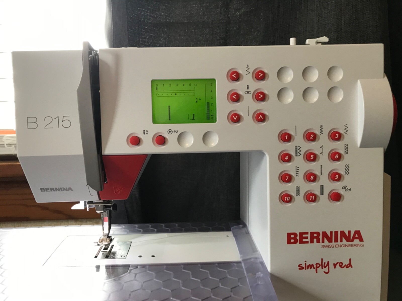 BERNINA B215 Simply Red Sewing MachineのeBay公認海外通販｜セカイモン