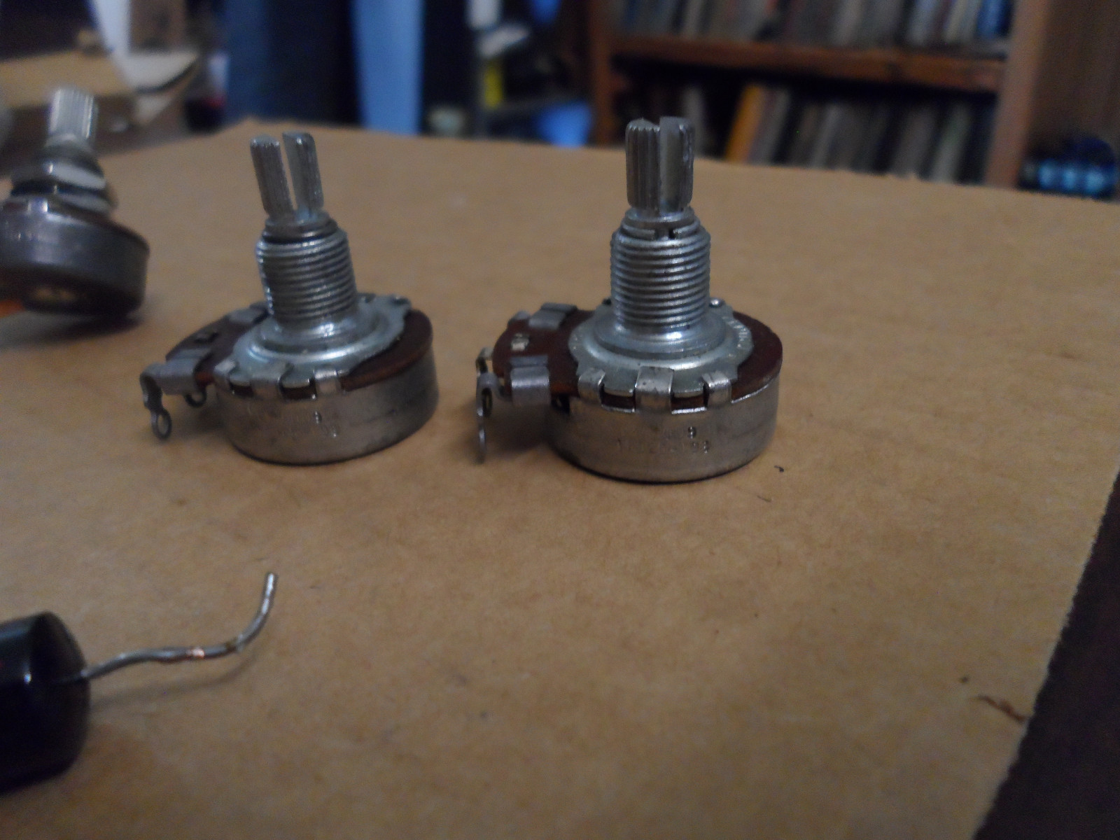 Vintage 1960 Gibson Les Paul Pots Potentimeters & Caps Originals