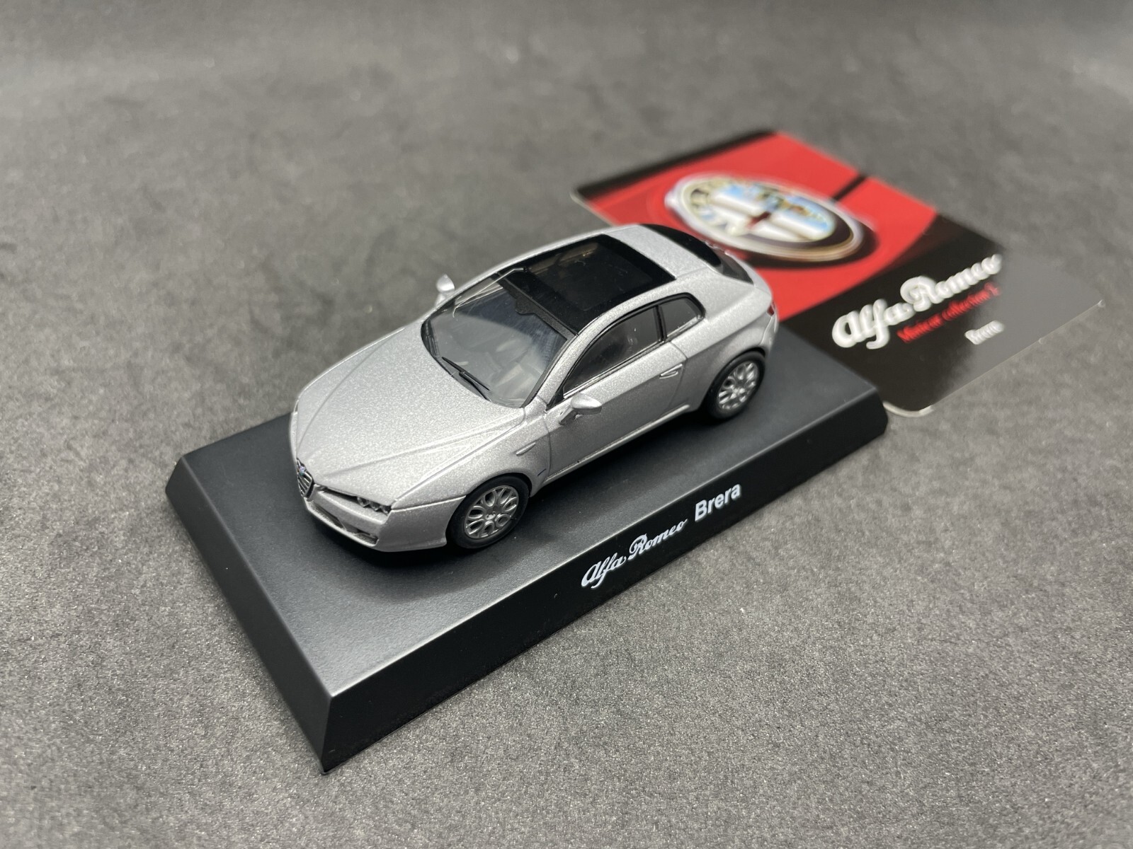 ノレブ Alfa Romeo Brera 1/18スケール ミニカー Y0953 Norev Alfa Romeo Brera 1/18 Scale Diecast Model Car Blue