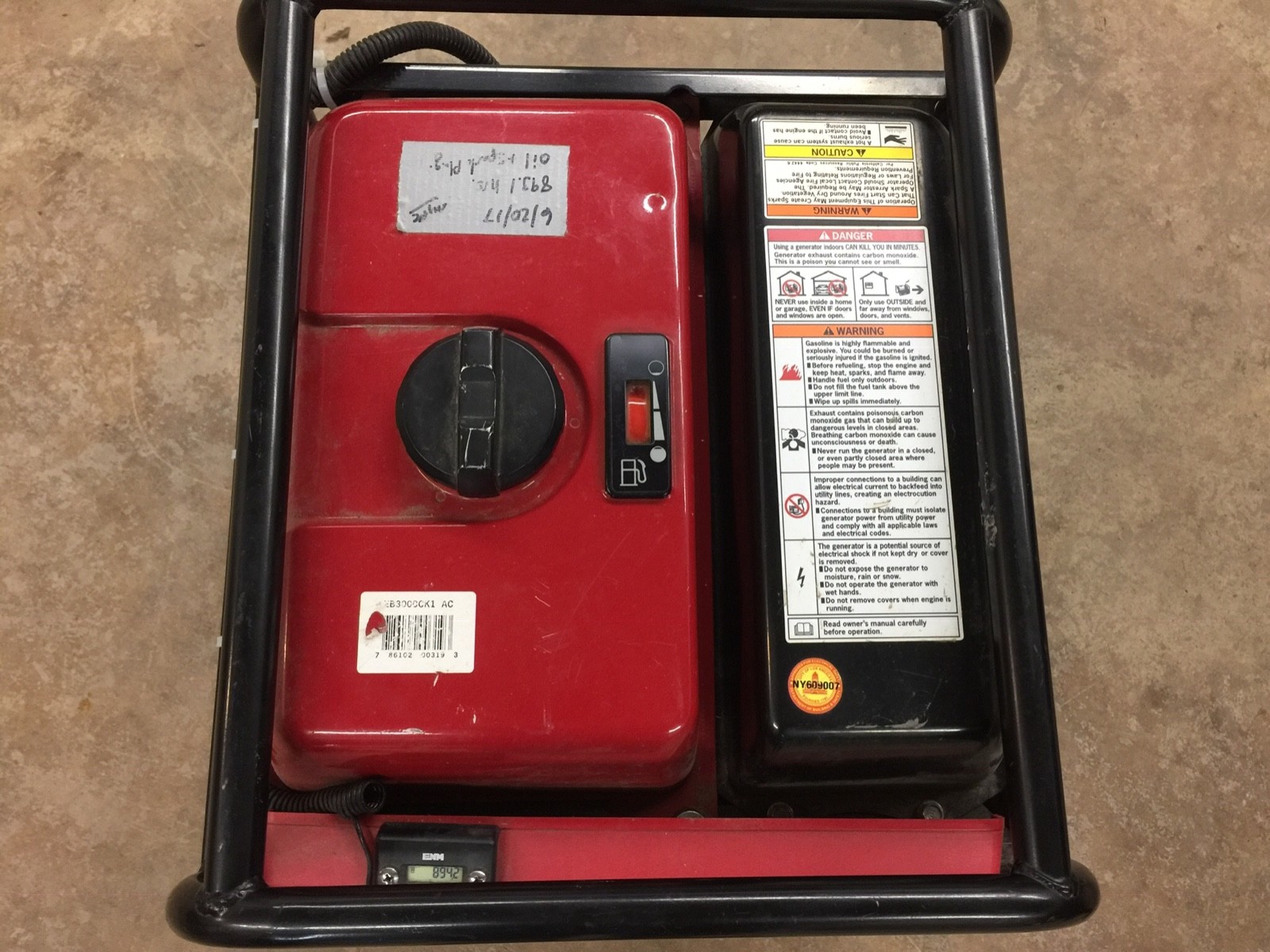 Honda EB3000c Portable 3000W 120v GFCI Generator with oil alert (894 hrs)