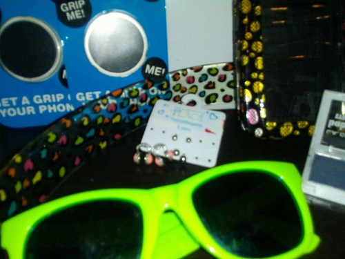 Girls Earrings/ Belt /Accessories Lot    Sunglasses  Eye Shadow   Wallet   ETC