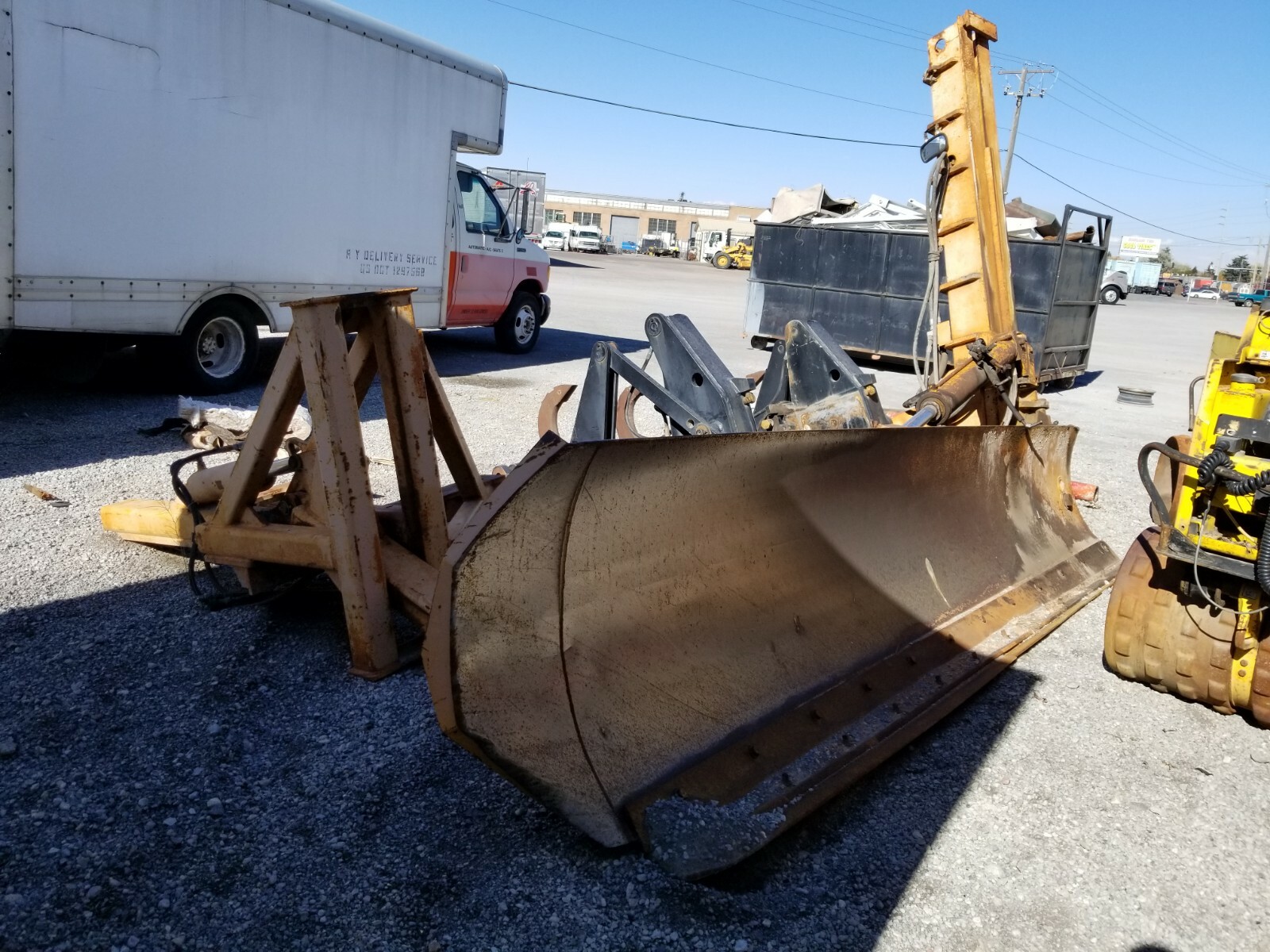 Deere 772CH II motor grader snow wing