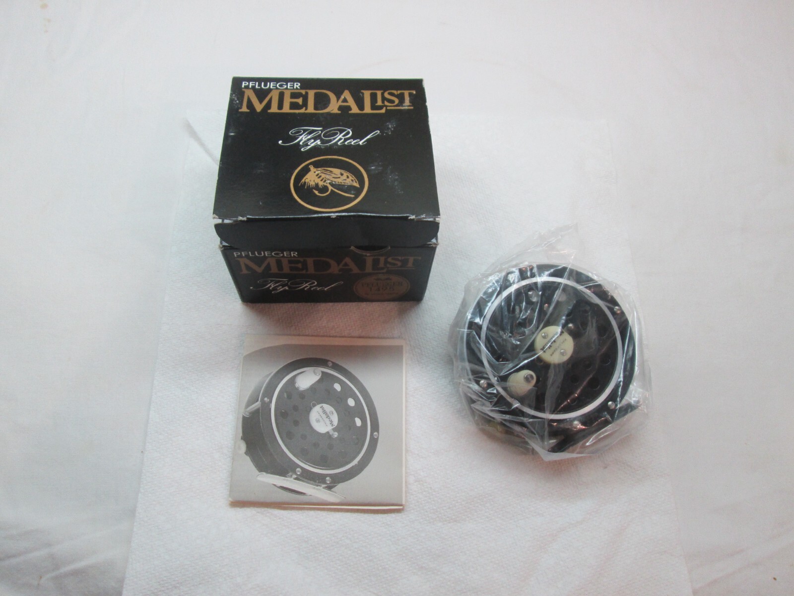 PFLUEGER MEDALIST NO. 1495  FLY FISHING REEL ~~ NEW OLD STOCK ~~