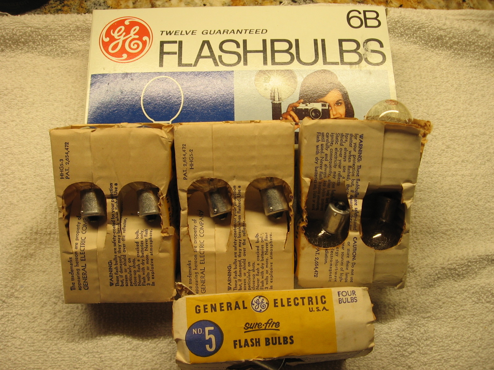 GE FLASH BULBS TOTAL 27 BULBS