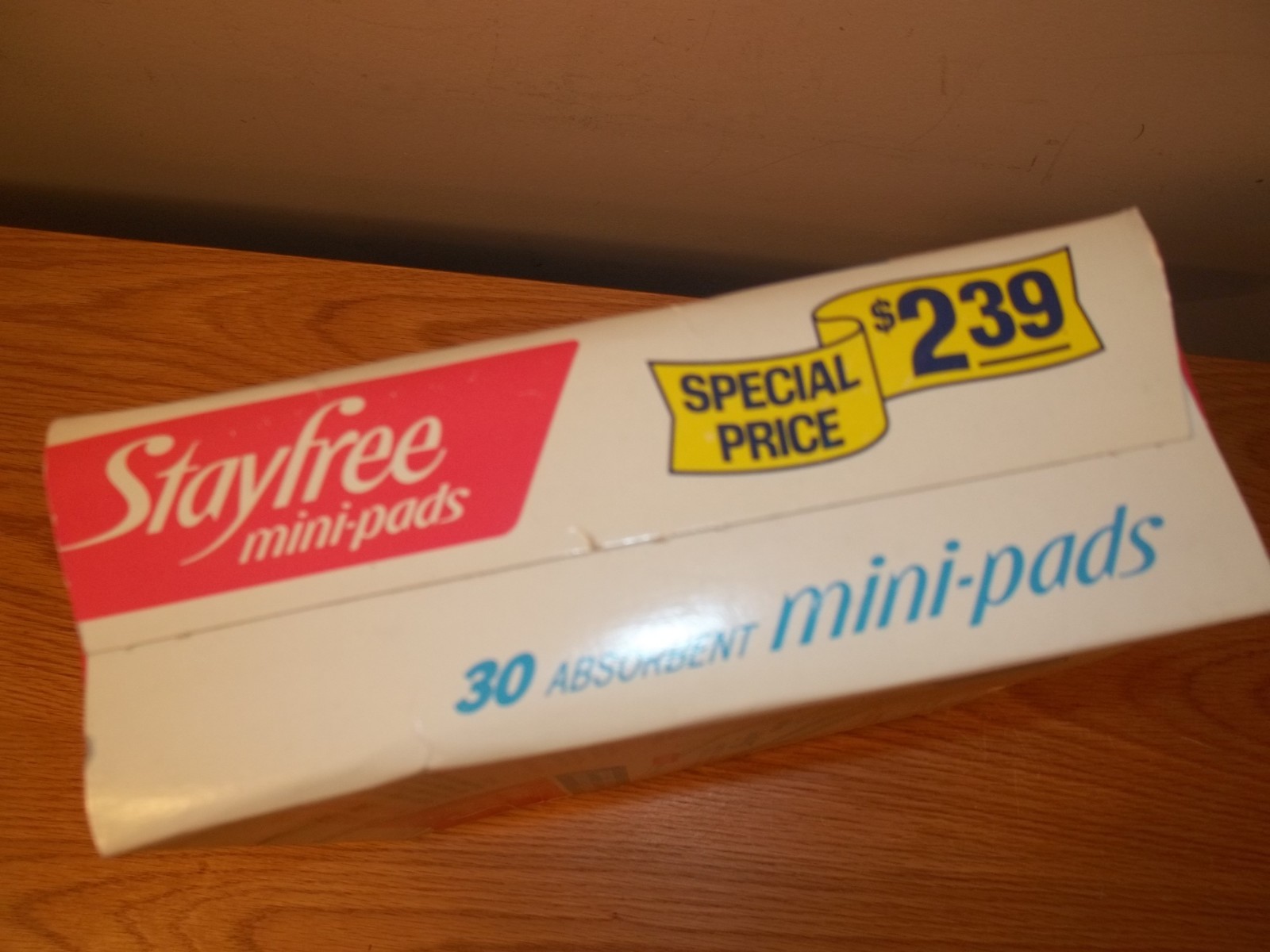 Vtg 1980's Unopened Box 30 Stayfree Absorbent Mini-Pads TV MOVIE PROP