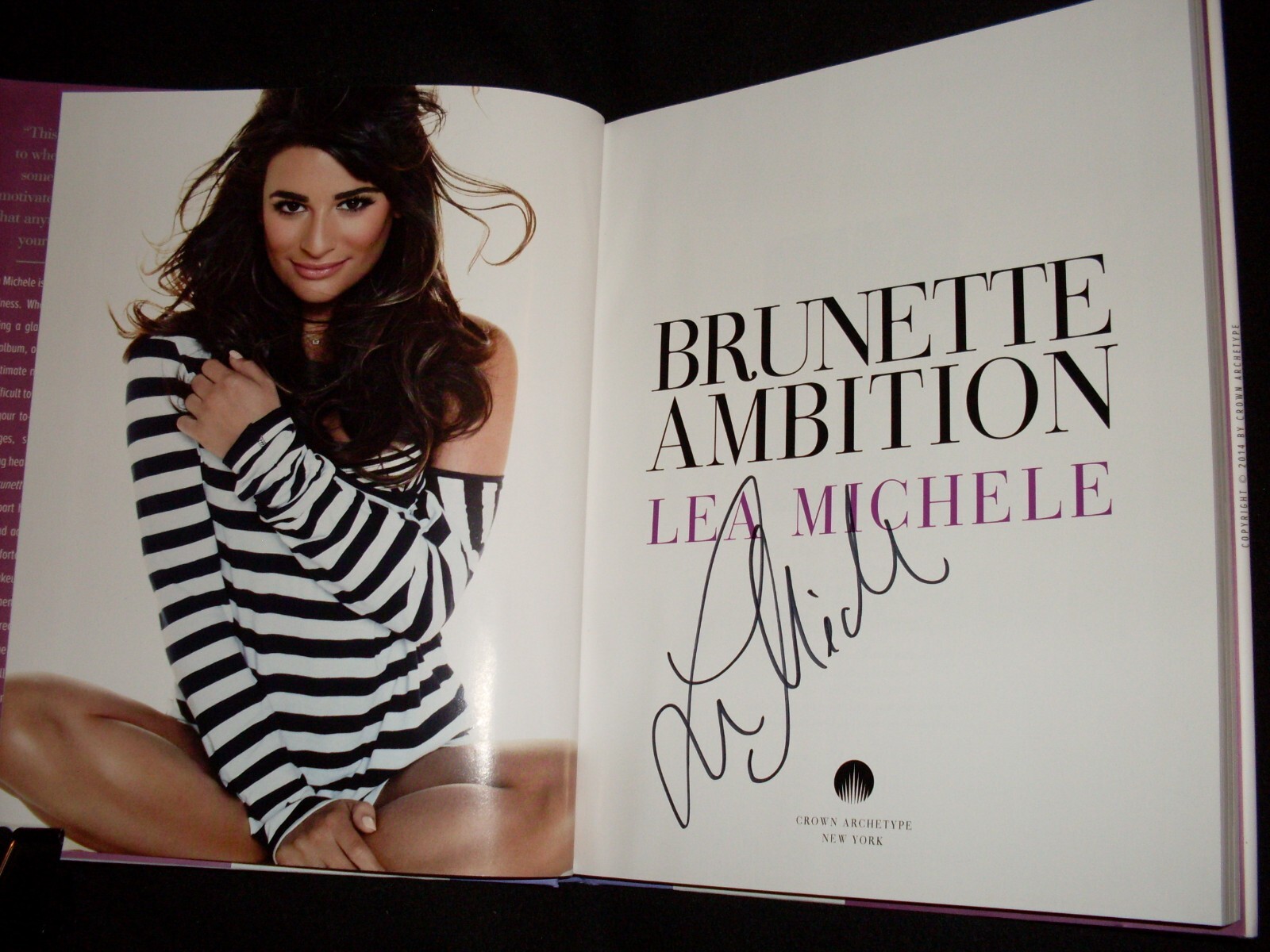 セール中…リア・ミシェル直筆サイン入り超大型写真…Lea Michele Lea Michele Glee 11X14#4 original signed photo at Amazon's