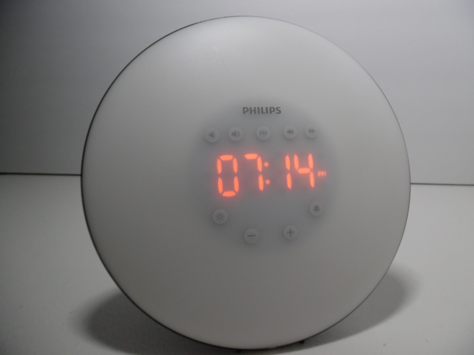 Philips Wake-Up Light w/ Sunrise Simulation & Radio HF3506 (Black) FREE Shipping