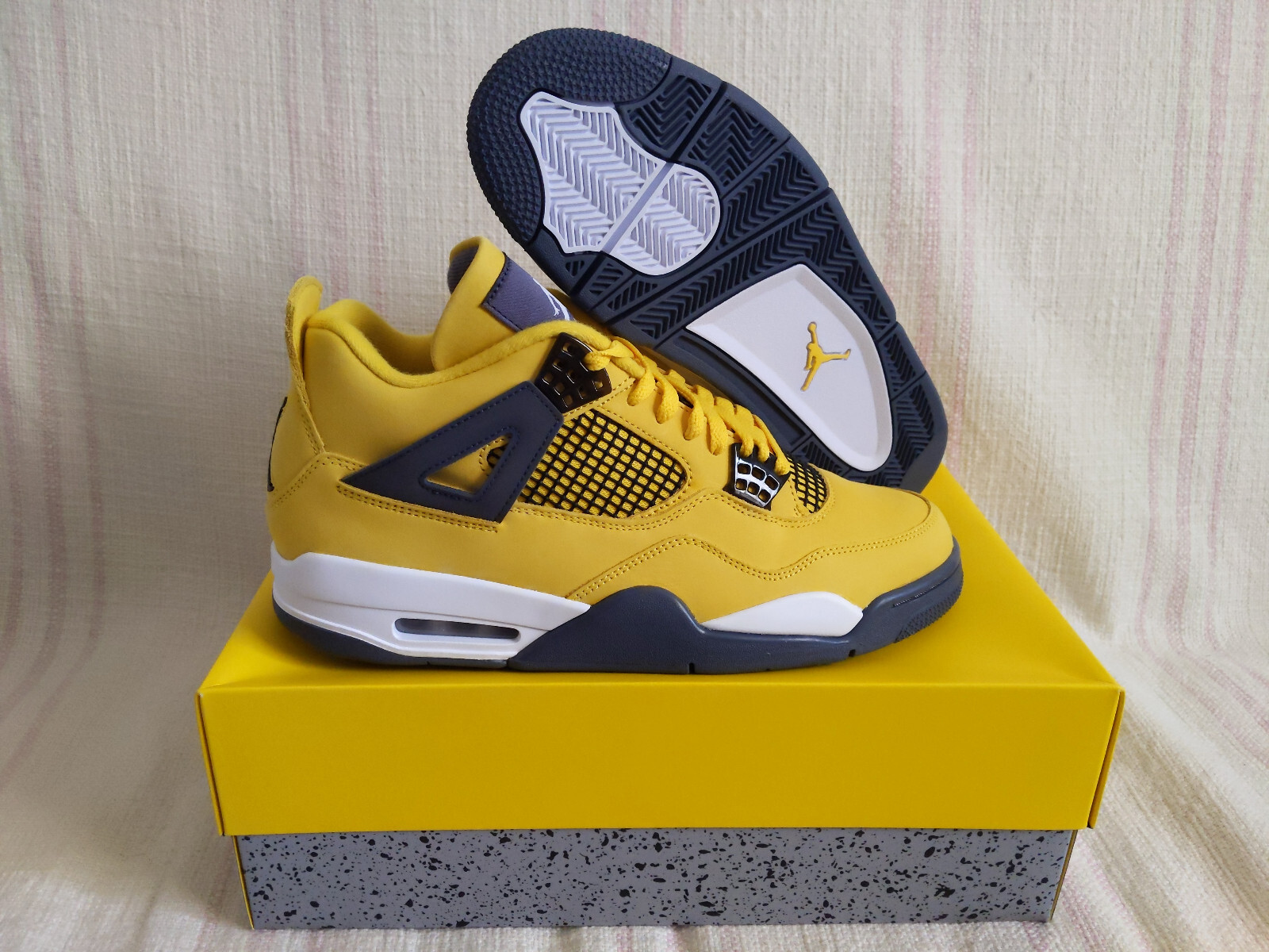 Nike Air Jordan 4 Retro Lightning Yellow Black AJ4 CT8527 Nike Air Jordan 4 Retro Lightning Yellow Black AJ4 CT8527
