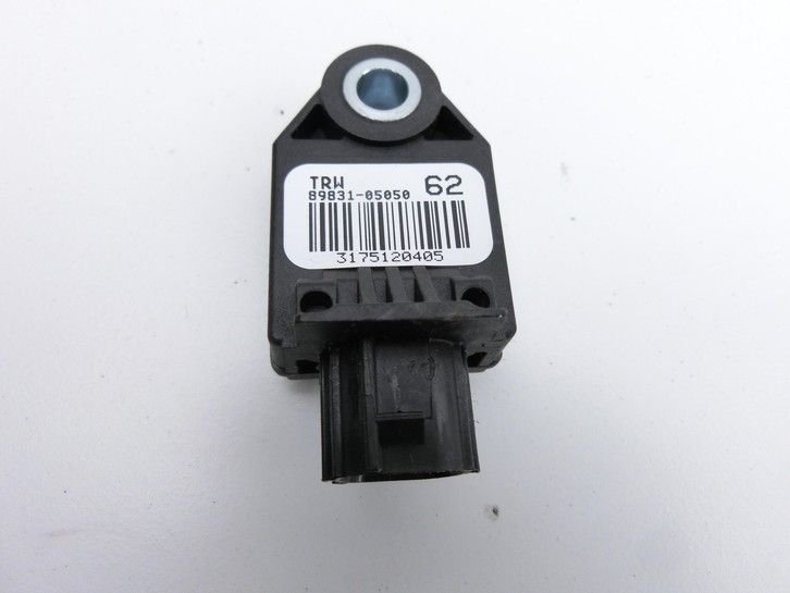Avensis T27 15-18 Crashsensor Airbagsensor Vorne Rechts Avensis T27 15-18 20.01.2016 89831-05050 3175120405 gebraucht Vorschau 2