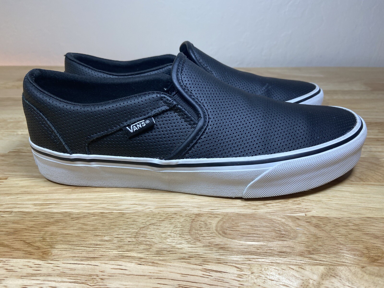 Perforated Leather Skate Shoes Size 