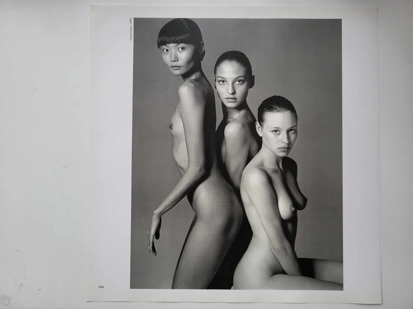 Mushukdan birovning spermasini yalaydi