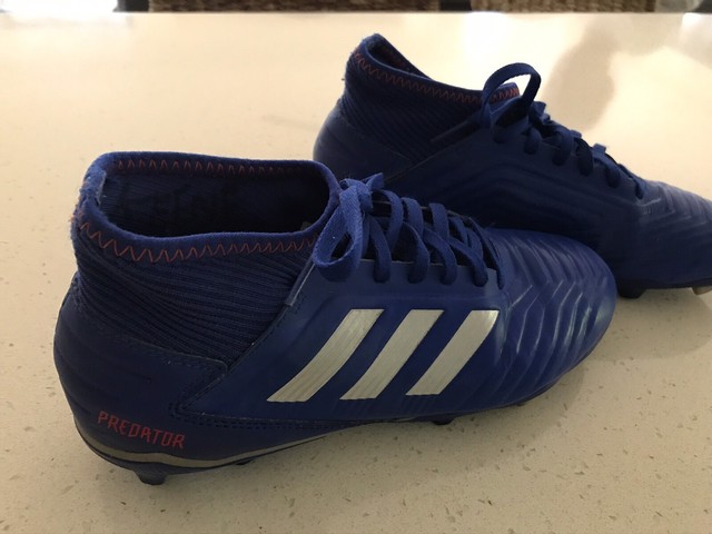 predator football boots size 6