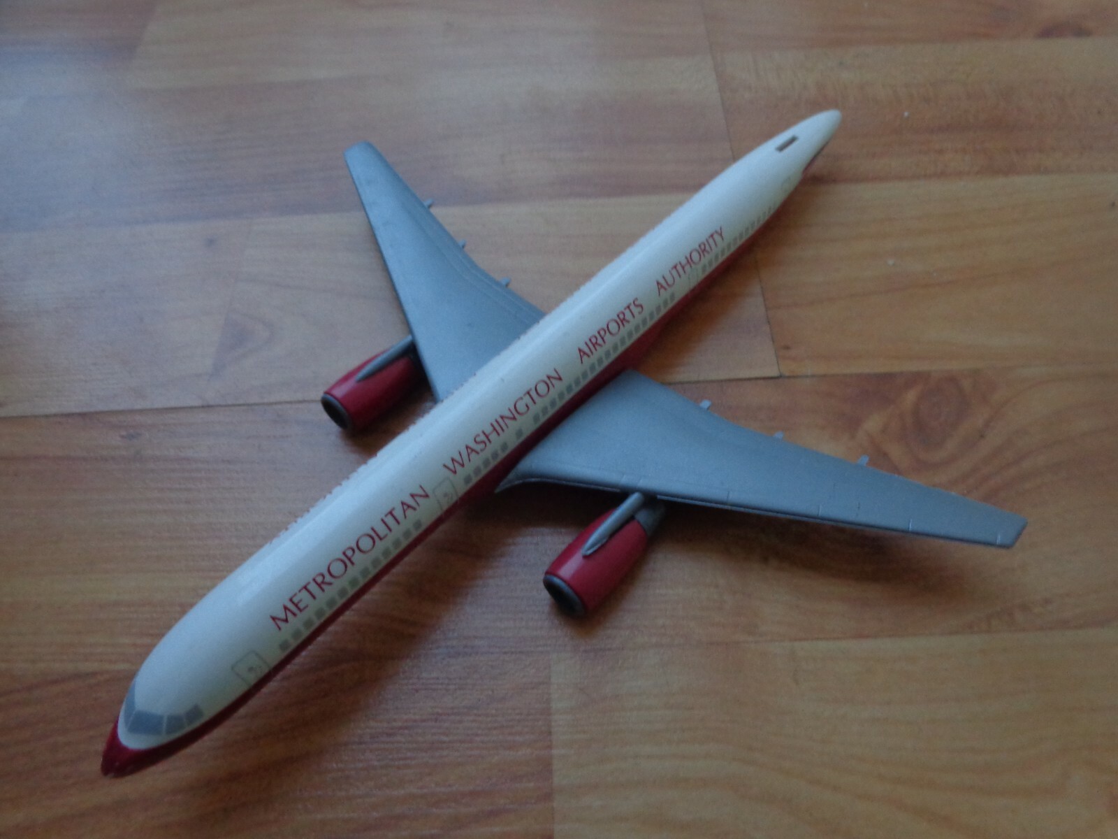 航空機・ヘリコプター wooster collectors model BA boeing757 WOOSTER 1:200 METRO WASHINGTON AIRPORT BOEING 757 AIRCRAFT