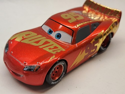 ミニカー Exclusive 95 Lightning McQueen DISNEY PIXAR CARS 2024 - LIGHTNING McQUEEN # 95 WITH RUSTEZE