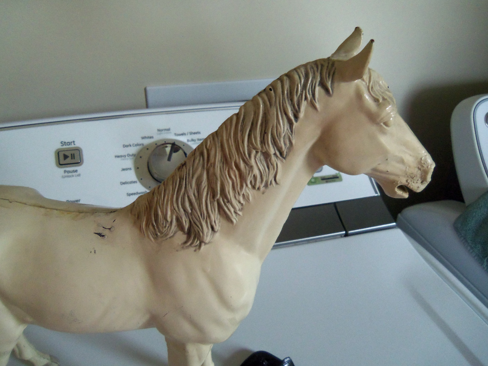 Marx Thunderbolt painted White/cream w/ Black tack, 1965