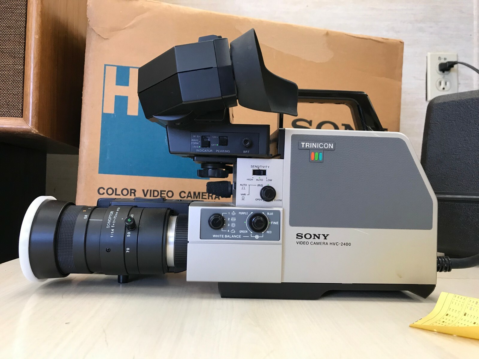 Sony Trinicon HVC-2400 Professional Colour Camcorder W/ Box, Case, ECM-Z300 Mic