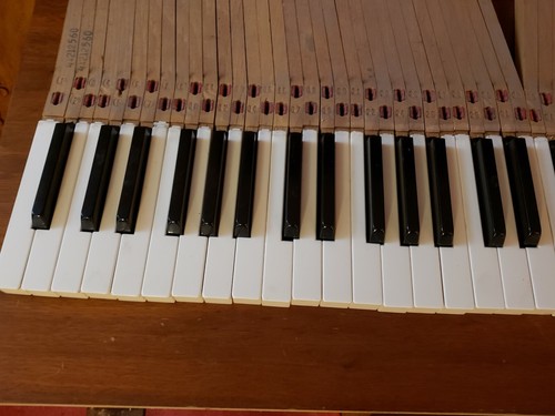 Complete set of 88 piano keys, used no scratches or chips, from Curier spinet