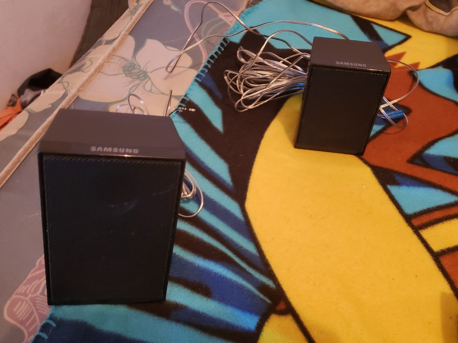 Samsung HT-J4100 5.1-Channel Blu-ray Home Theater System 1000w