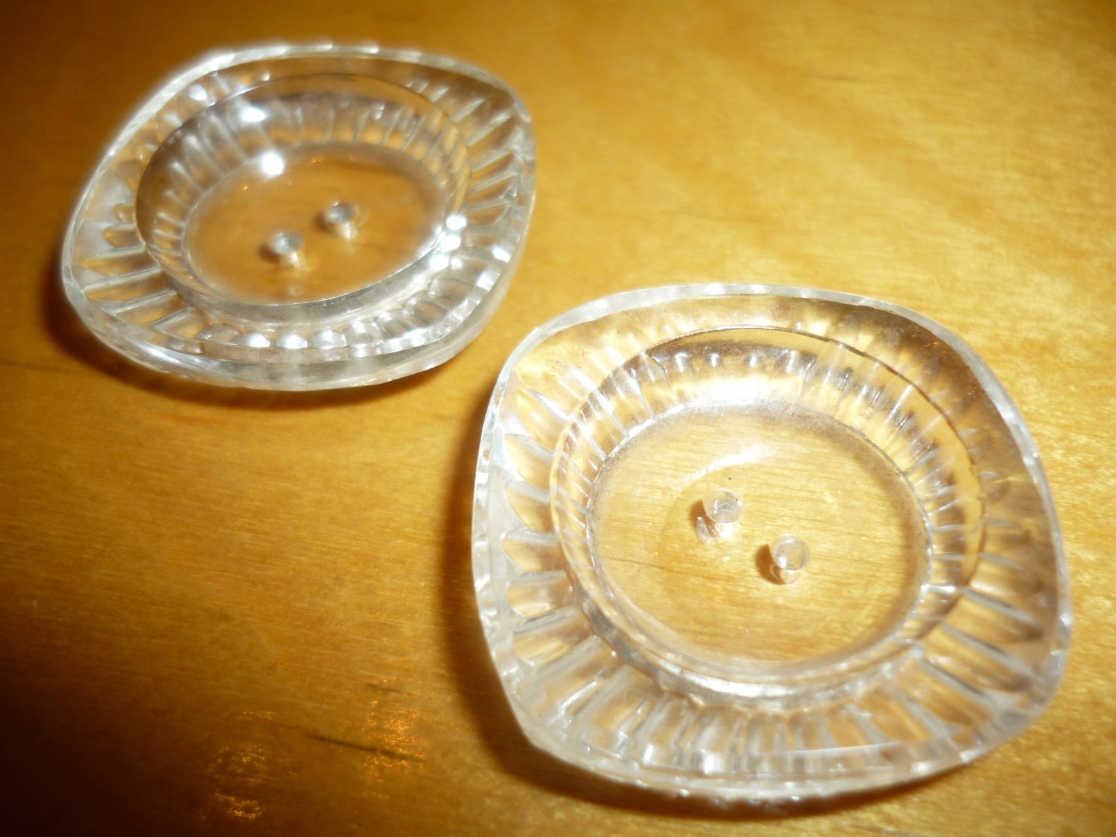 2  VGTE MEDIUM CLEAR GLASS  BUTTONS - SQUARE SHAPE -  # 2823