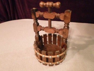 Solid Wood Well & Nut Cracker/Plant Pot Planter Christmas Wishing Decoration 10