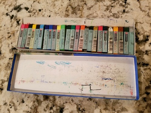 Cray-Pas Specialist Artist Quality Oil Pastels 25 Sticks Mostly Unused