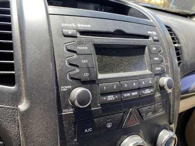 11 12 13 KIA SORENTO Radio Receiver CD Player(if equipt)