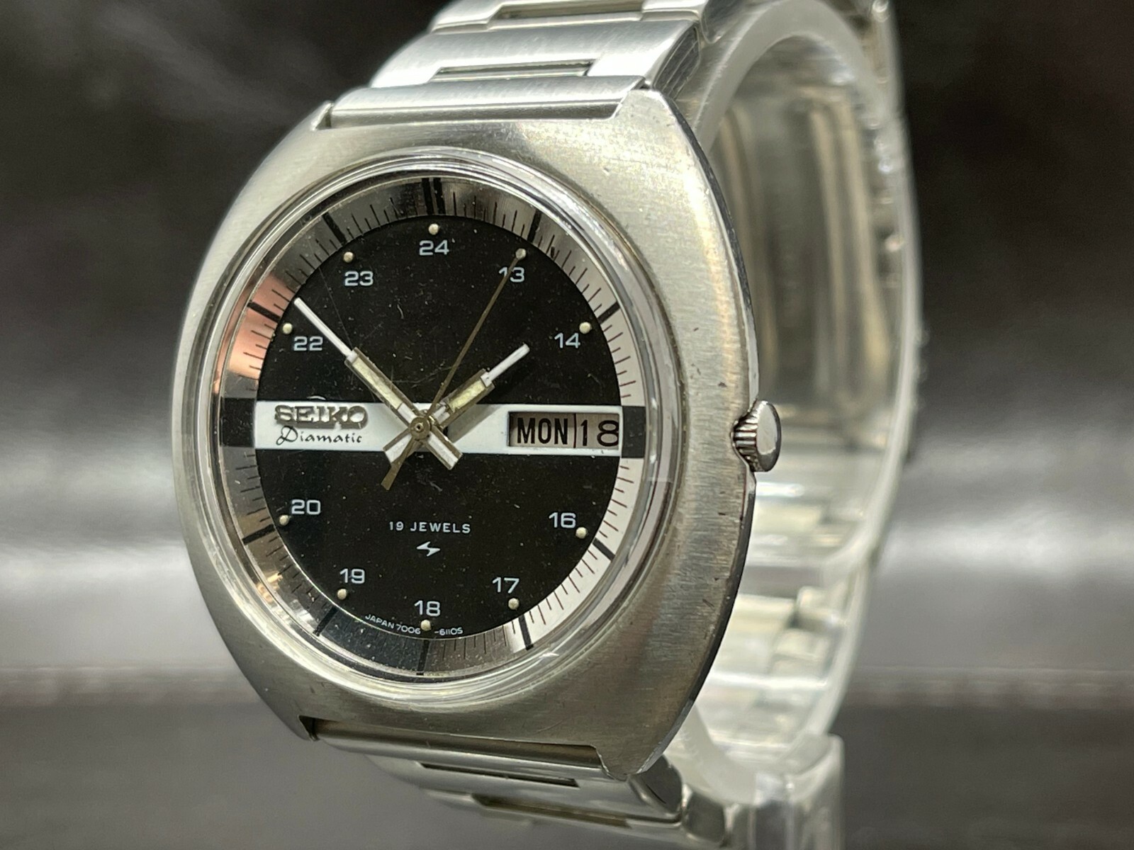 SEIKO CORONA '70真鍮目覚時計　純白に金　正確稼働　金の5輪 美美 Vintage Seiko Diamond Quartz Watch 2 Tone Gold Silver X/O