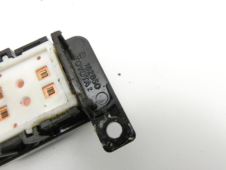 Toyota Prius W3 III 09-12 Schalter Sitzverstellung Links Vorne  - Bild 5
