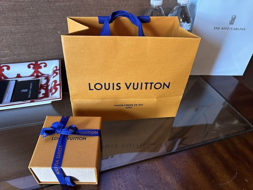 【VUITTON】ギフトボックス7個＋ショッパー袋3枚＋リボン＋メッセージカード LOUIS VUITTON 空き箱 ショッパー リボン メッセージカード