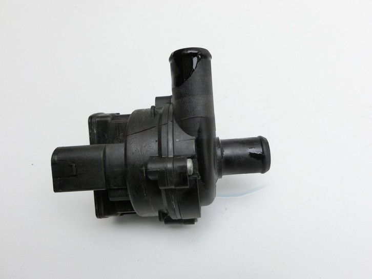 Mercedes W176 A200 12-15 1,6 115KW Umwelzpumpe Heizung Pumpe Mercedes W176 A200 12-15 05.11.2012 A2048350364... Vorschau 3