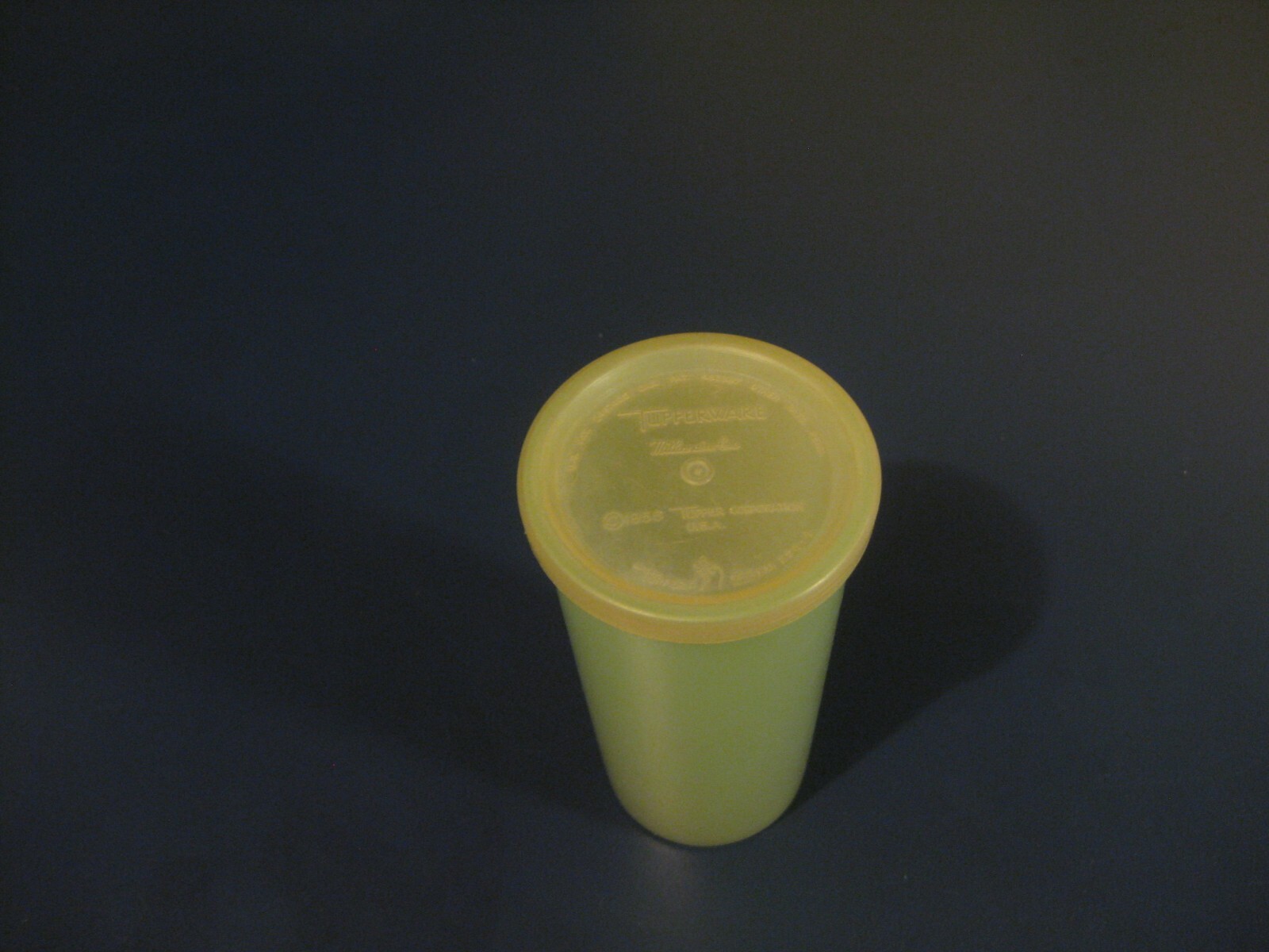 Vintage Tupperware Tumbler Cup 117 with Lid Holds 6 Ounces