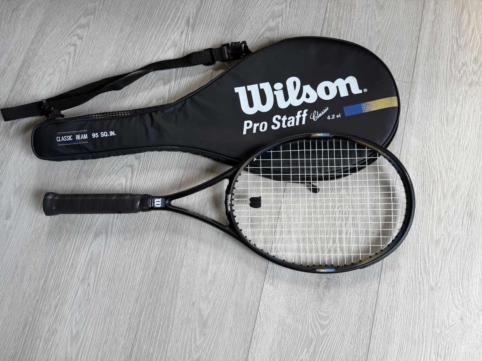 ラケット(硬式用) Wilson Pro Staff Classic 95 SQ IN WILSON PRO STAFF CLASSIC! 4.2 si 95 sq in Mid, 4 5/8