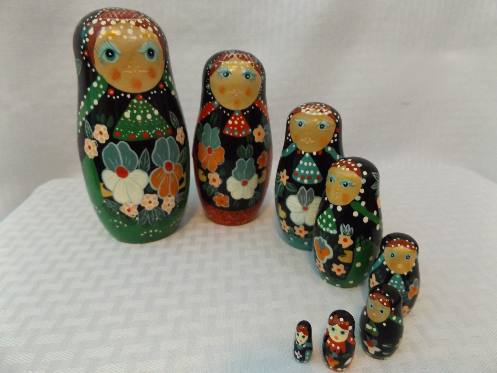 Matryoshka Russian Nesting Dolls, 8 dolls, Beautifully painted, Floral