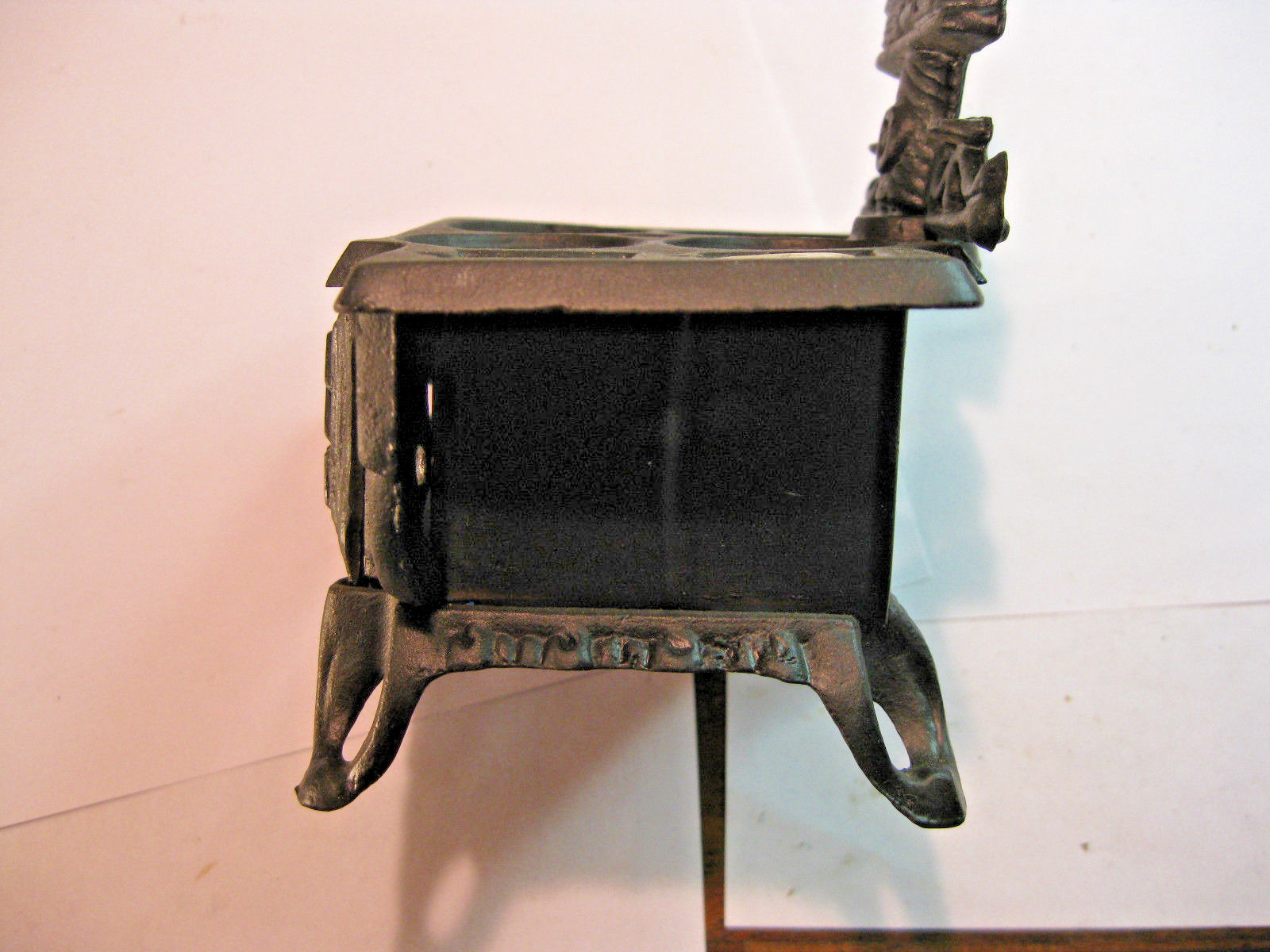 Vintage cast iron 5 3/4