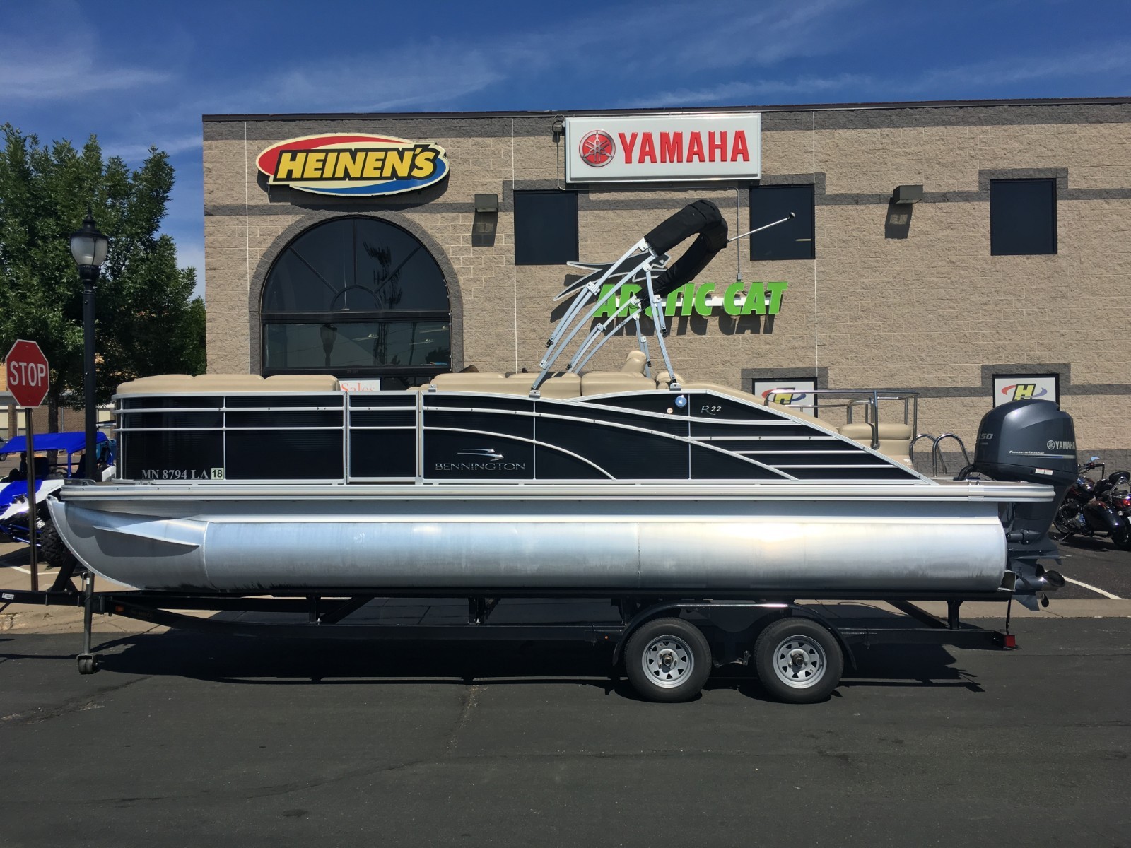 2014 Bennington 2275 RCW w/ Sea Legs and Trailer! 150HP Yamaha Motor! Low Hrs!