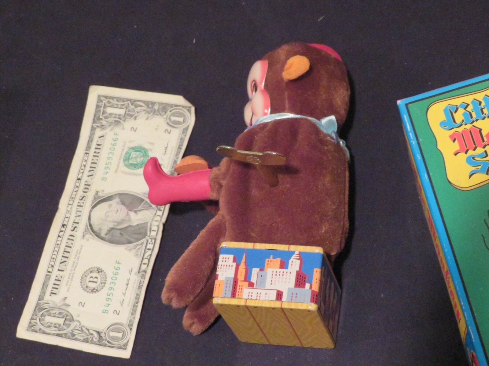 Wind-Up Tin Toy MONKEY Little Shoe Shiner w/ Box (Q452)