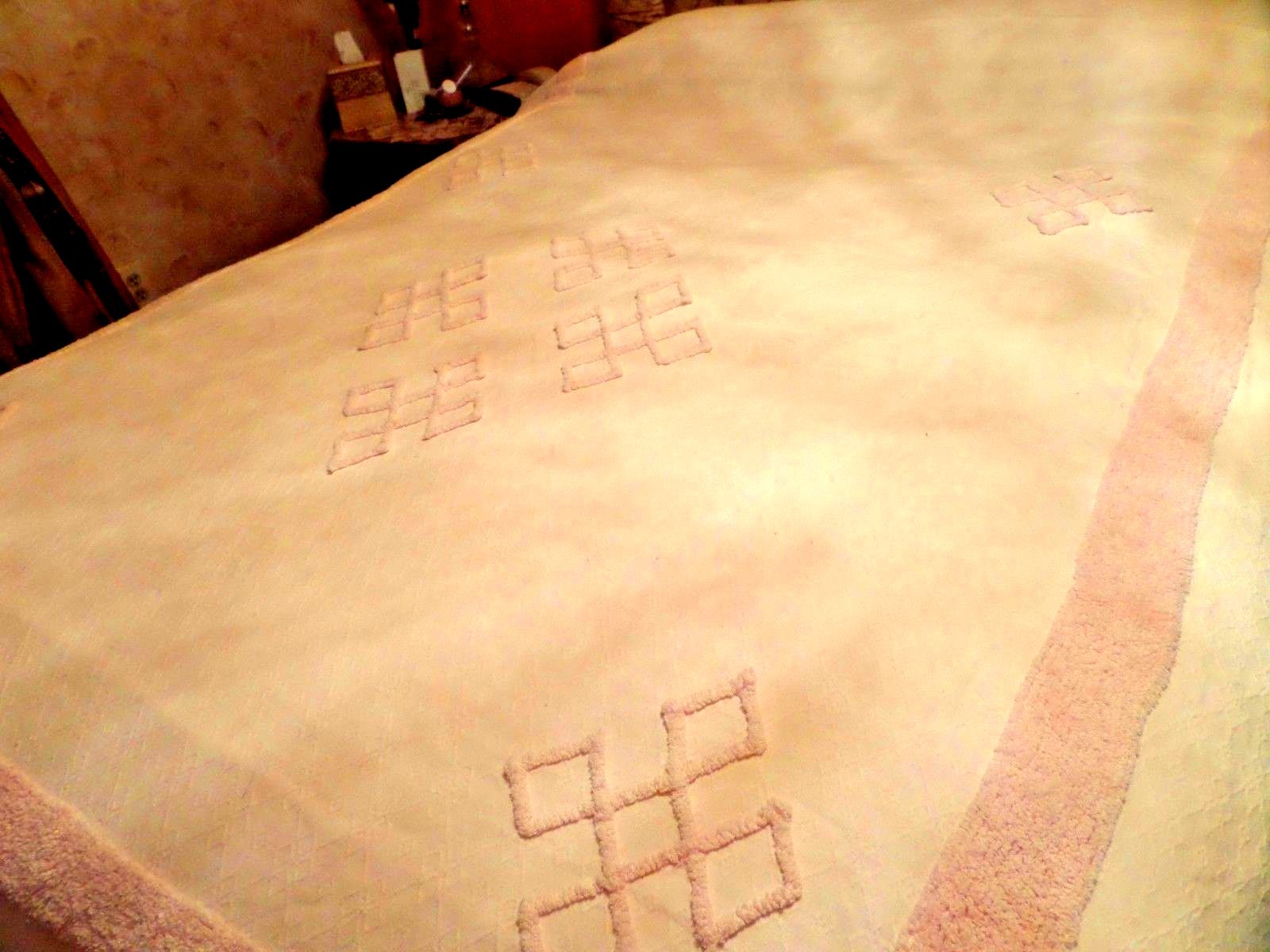 VINTAGE LIGHT-WEIGHT PINK COTTON FULL-SIZE 96X106 BEDSPREAD W/CHENILLE ACCENTS