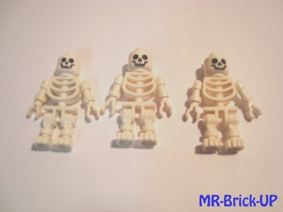 Lego Skelett mit Schatzkarte und Waffe