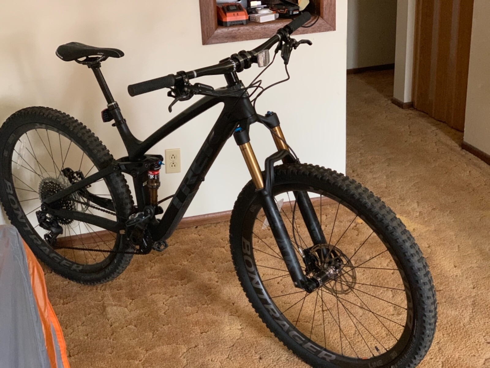 2018 Trek Fuel 9.9 17.5” New with all papers and disc.